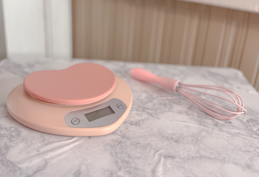 Amazon Pink Baking Finds: Heart-shaped Kitchen Scale | coquette kitchen